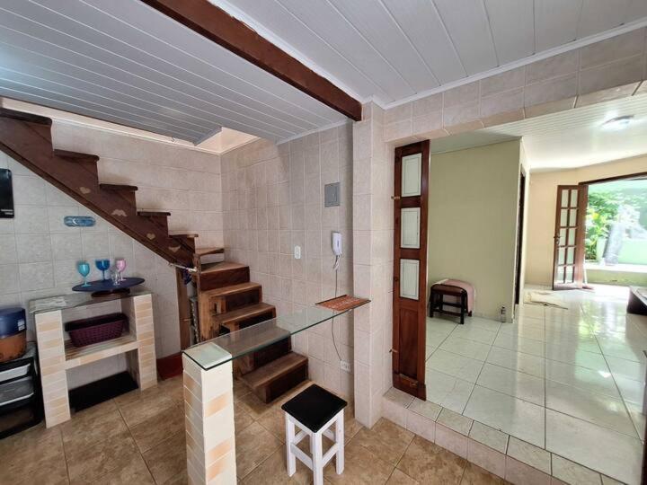 Casa Aconchegante Em Curitiba Ξενοδοχείο Εξωτερικό φωτογραφία